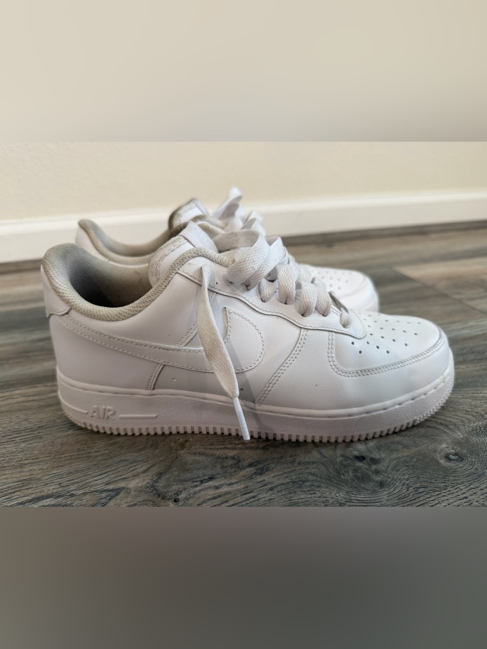 Nike Air Force 1 '07 Triple White sneakers men’s size 8.5 - Picture 6 of 9